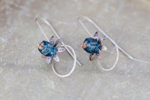 Load image into Gallery viewer, Gemstone Flower Circle Threader Earrings